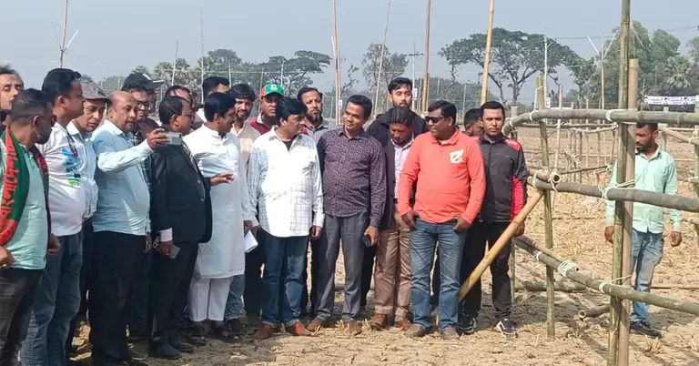 তারেক রহমানের আগমন উপলক্ষ্যে সাজানো হচ্ছে মঞ্চ